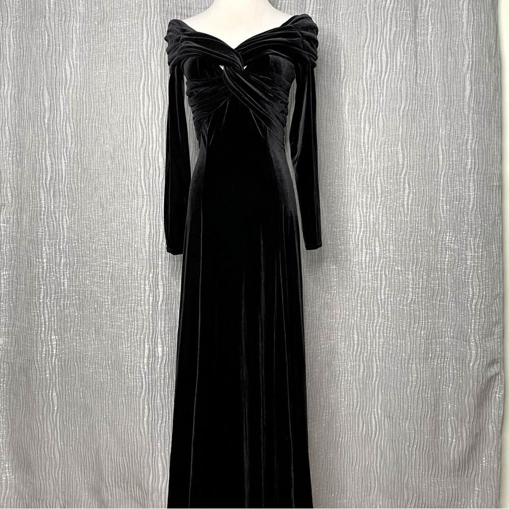 Cache’ vintage velvet twisted front gown